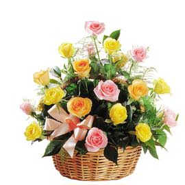 Корзинка с желтыми и розовыми розами с доставкой в по Ярославлю